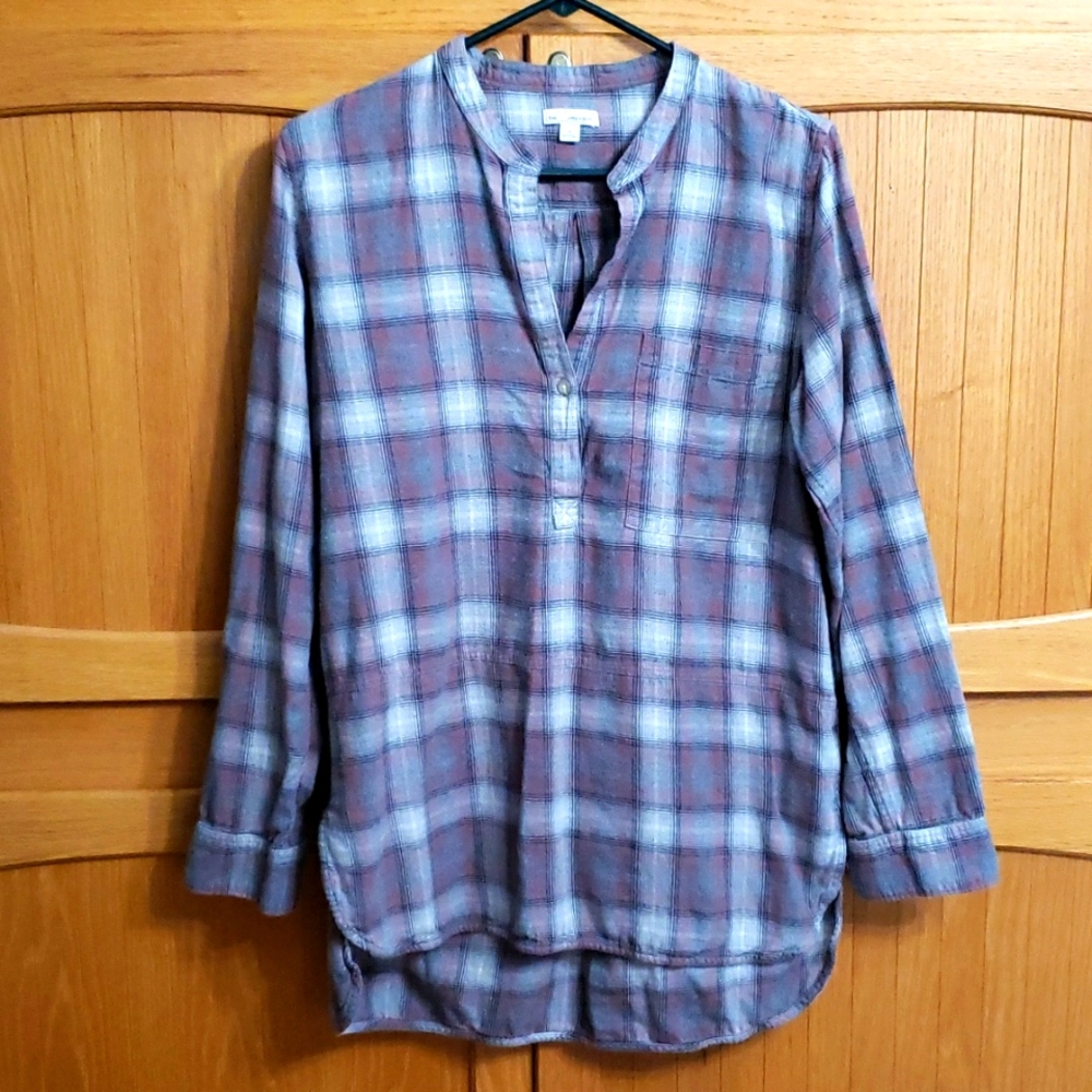 Gap Designed and Crafted Tunic Medium Red Black and Gray Plaid